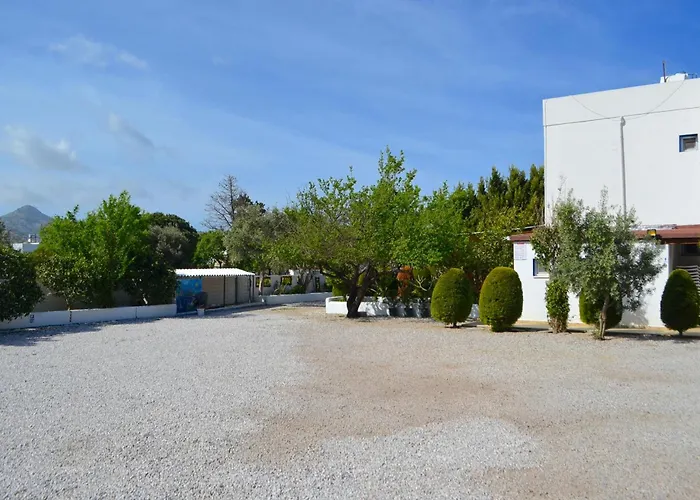 לינה וארוחת בוקר Yueksel Butik *